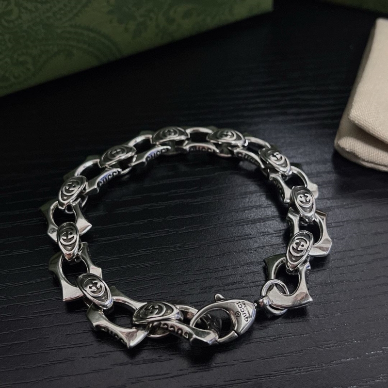 G*u*i bracelets